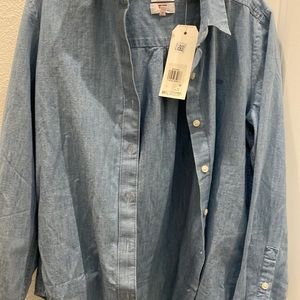 Levi’s small size with tag.